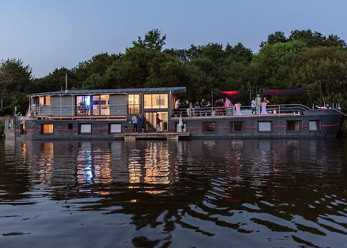 La Rivière House - Péniche Carpe Diem Couette-café