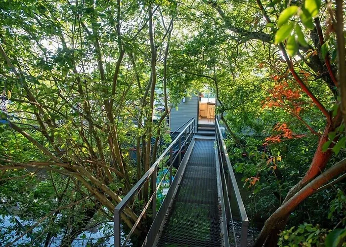 La Rivière House - Péniche Carpe Diem Couette-café 3*