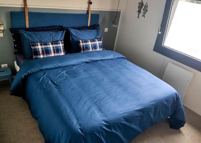 La Rivière House - Péniche Carpe Diem Couette-café 3*