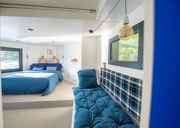 La Rivière House - Péniche Carpe Diem 3*